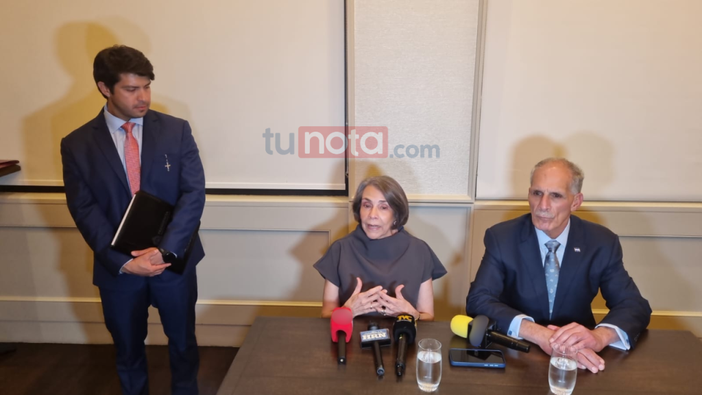 Nasry Asfura y Mireya Agüero