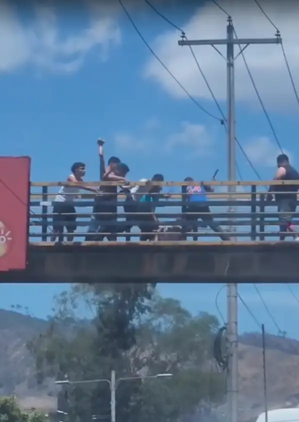 Momento en que los hondureños macanean al ladrón en Tegucigalpa