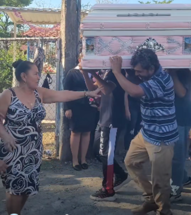 Bailando despiden a mujer