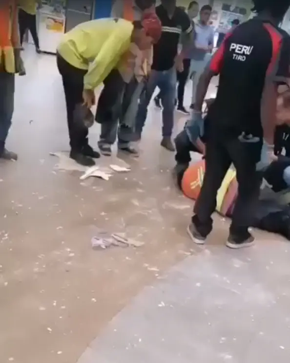 Hombre cae de mall en Choluteca