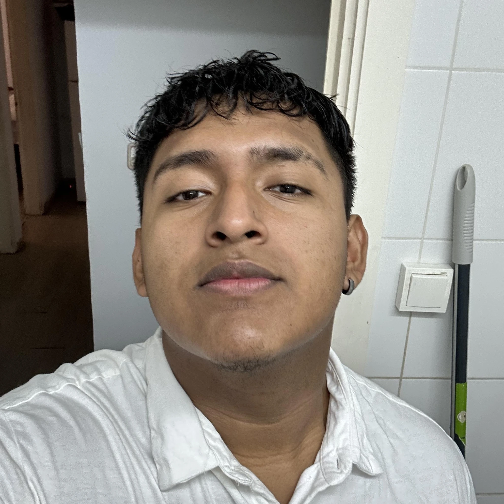 Foto en vida de Axel Calderón.