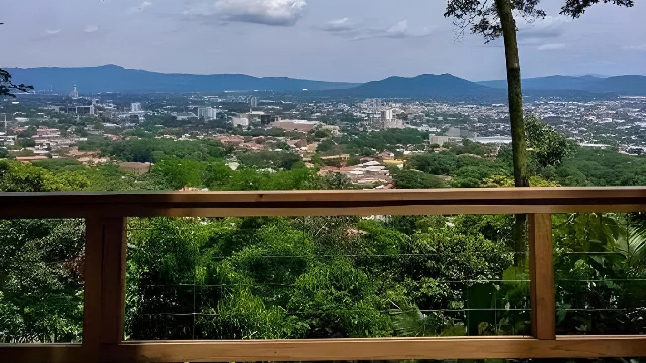 San Pedro Sula, desde un mirador en las faldas del Merendon.