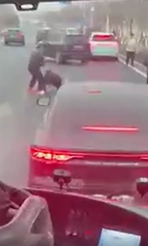 Hombre mata al amante de su esposa