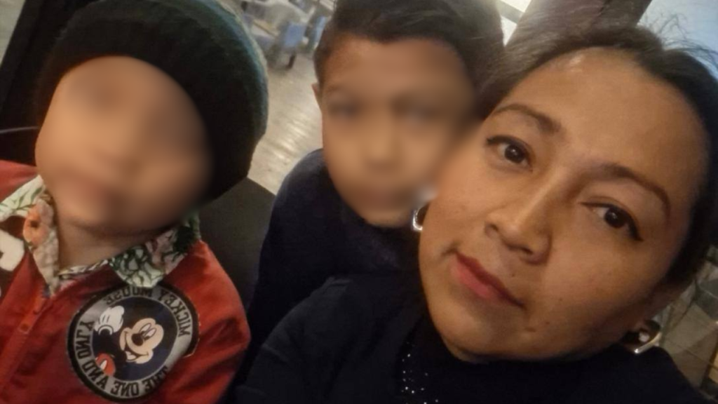 MADRE CON SUS HIJOS