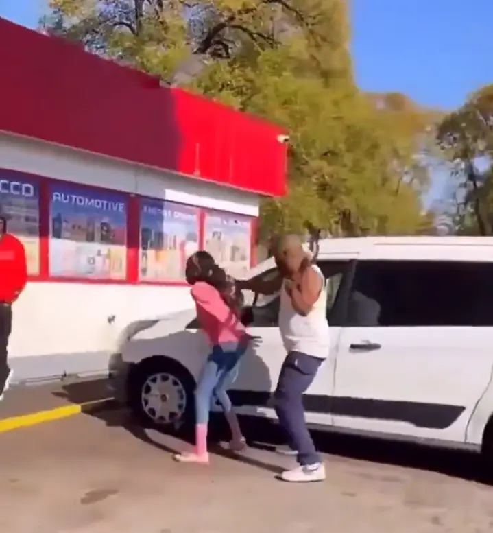 Padre encuentra a su hija en malas compañías
