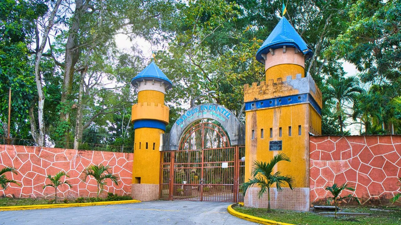 Entrada del Parque Infantil Presentacion Centeno.