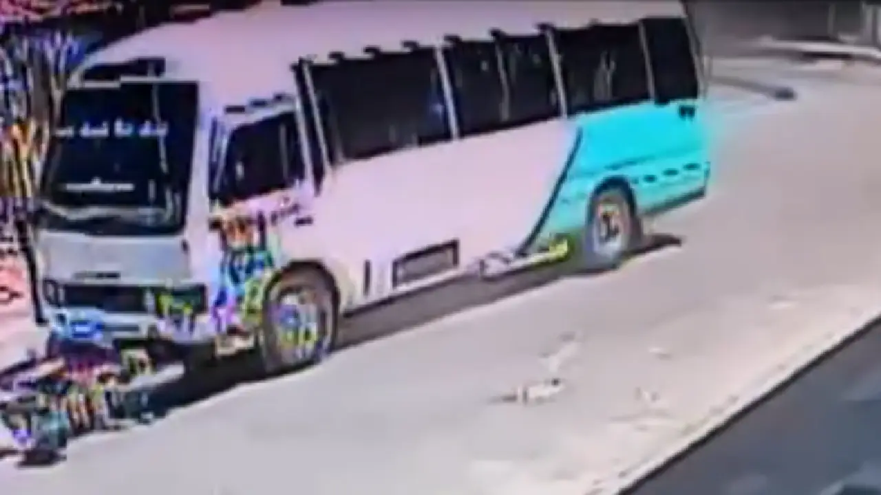 'Se me metió de repente': busero arrolla a motociclista en Choluteca Imagen de 'Se me metió de repente': busero arrolla a motociclista en Choluteca