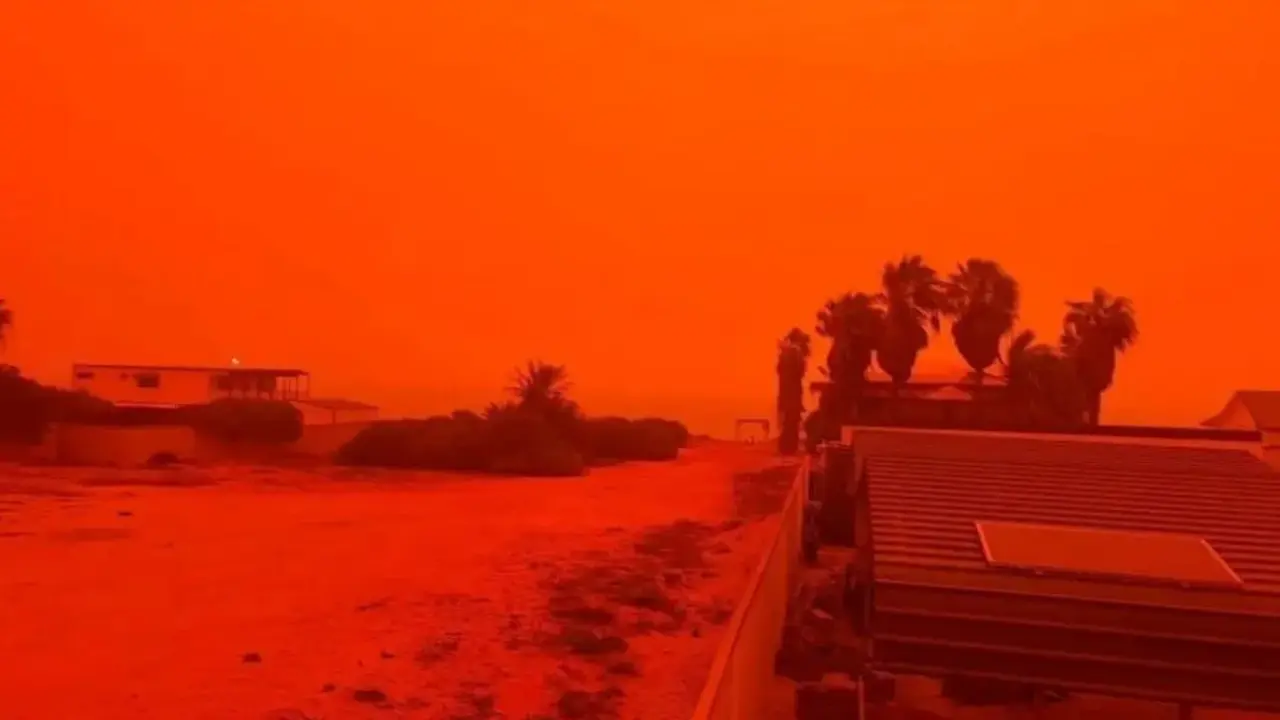 Imagen Principal de Nota: Cielo de Australia se tiñó de rojo y dejó una escena apocalíptica