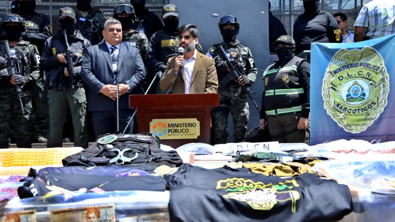 Imagen de Fentanilo, armas, carros, dinero: todo lo que decomisaron en mega operativo