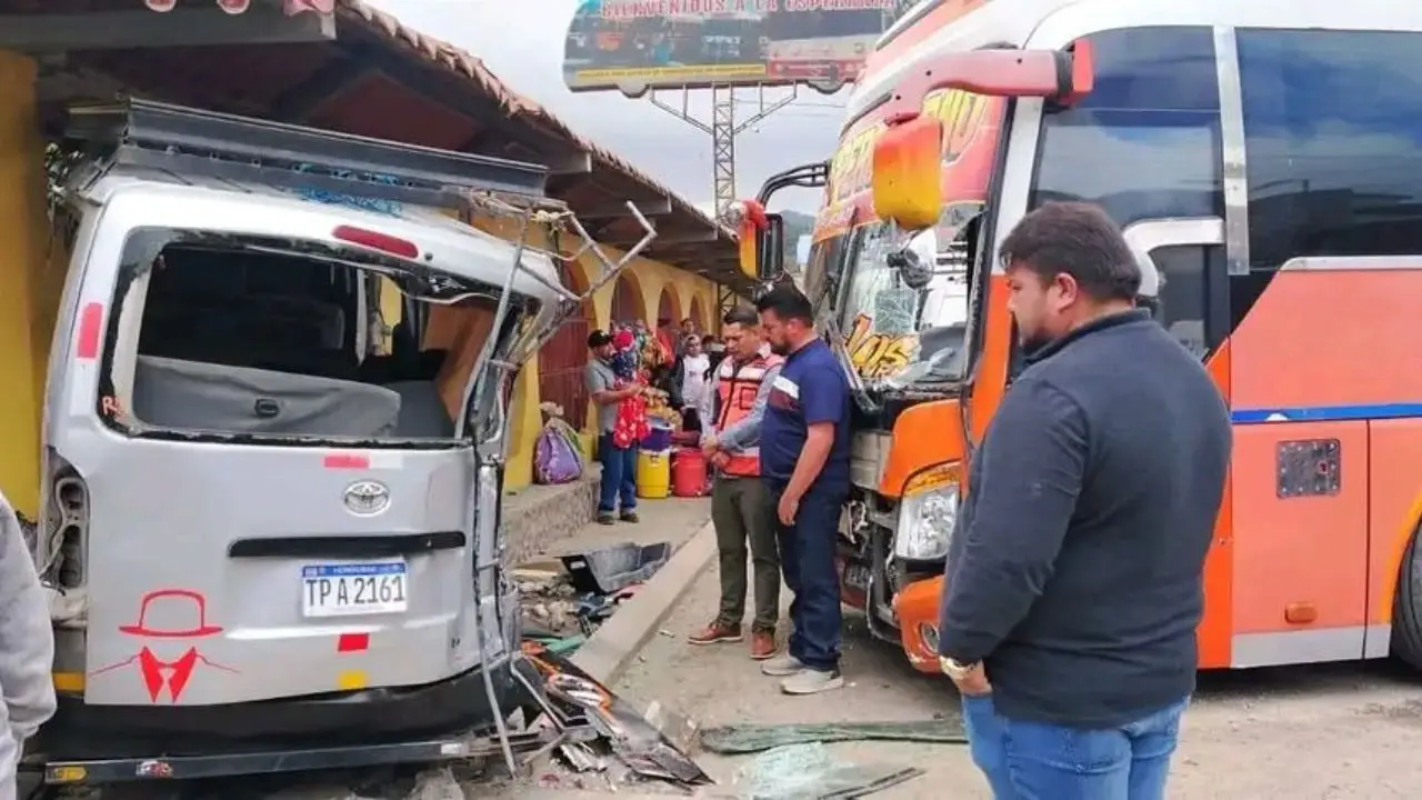 Imagen de ¡Impactantes imágenes! se registra accidente en terminal de buses de La Esperanza