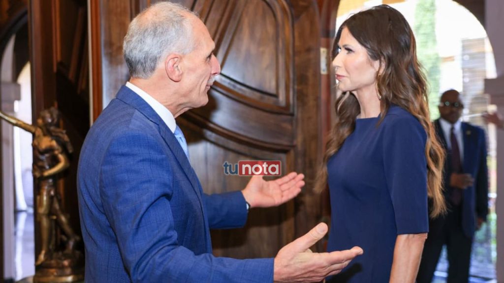 Fotos de Kristi Noem en su visita a Casa Presidencial. Foto: tunota