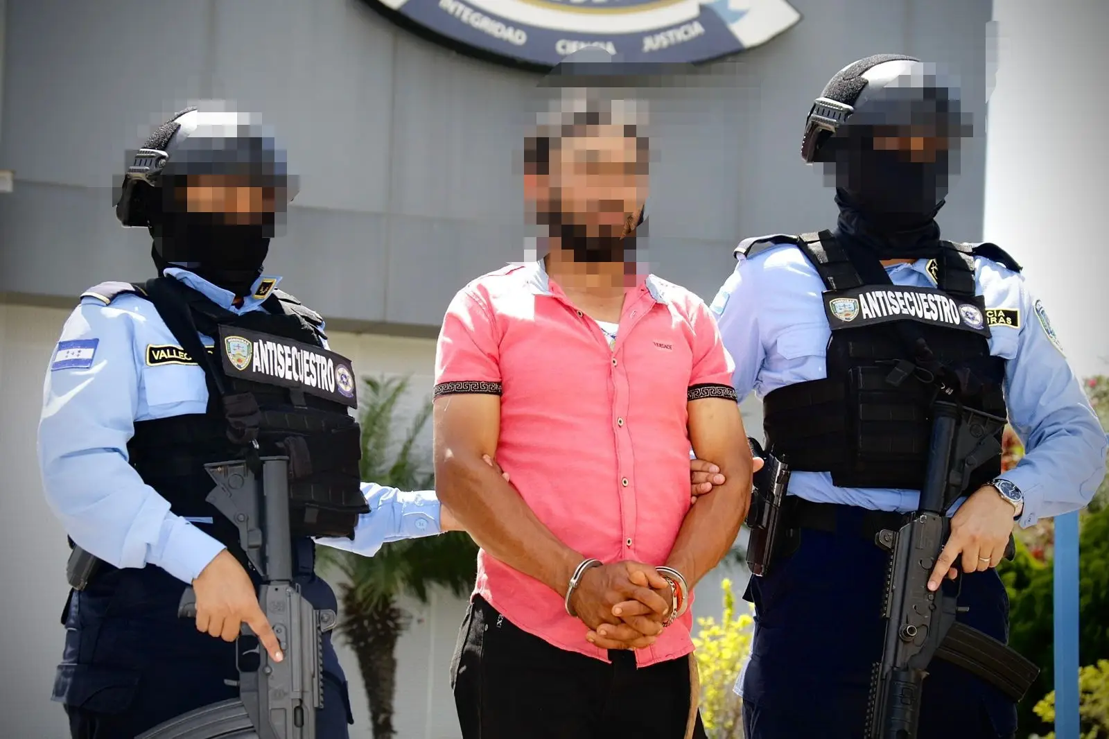 Foto del hombre capturado porque raptó y abusó de su expareja