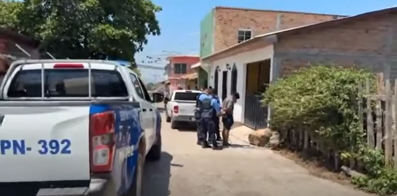 Momento en que la Policía captura al menor acusado de abusar de su hermana en La Paz