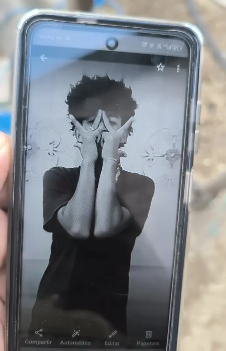 Una de las fotos del menor hondureño capturado en El Salvador 