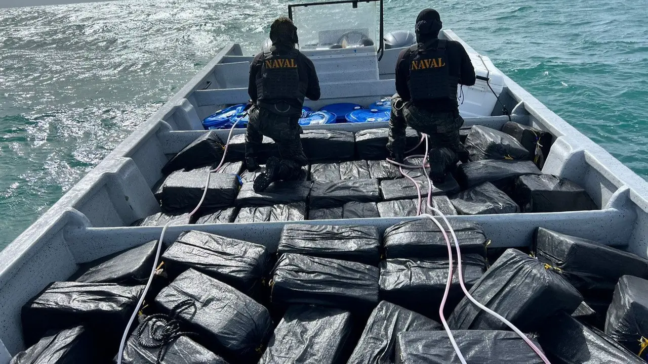La Fuerza Naval del país continúa llevando a cabo acciones para frenar el narcotráfico.