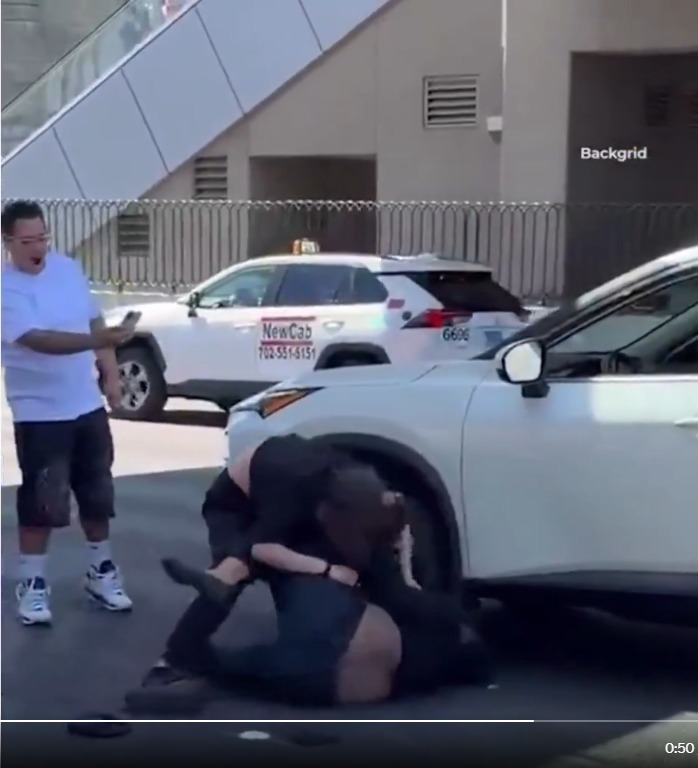 Foto de cuando el hombre da golpiza a mujer en Las Vegas