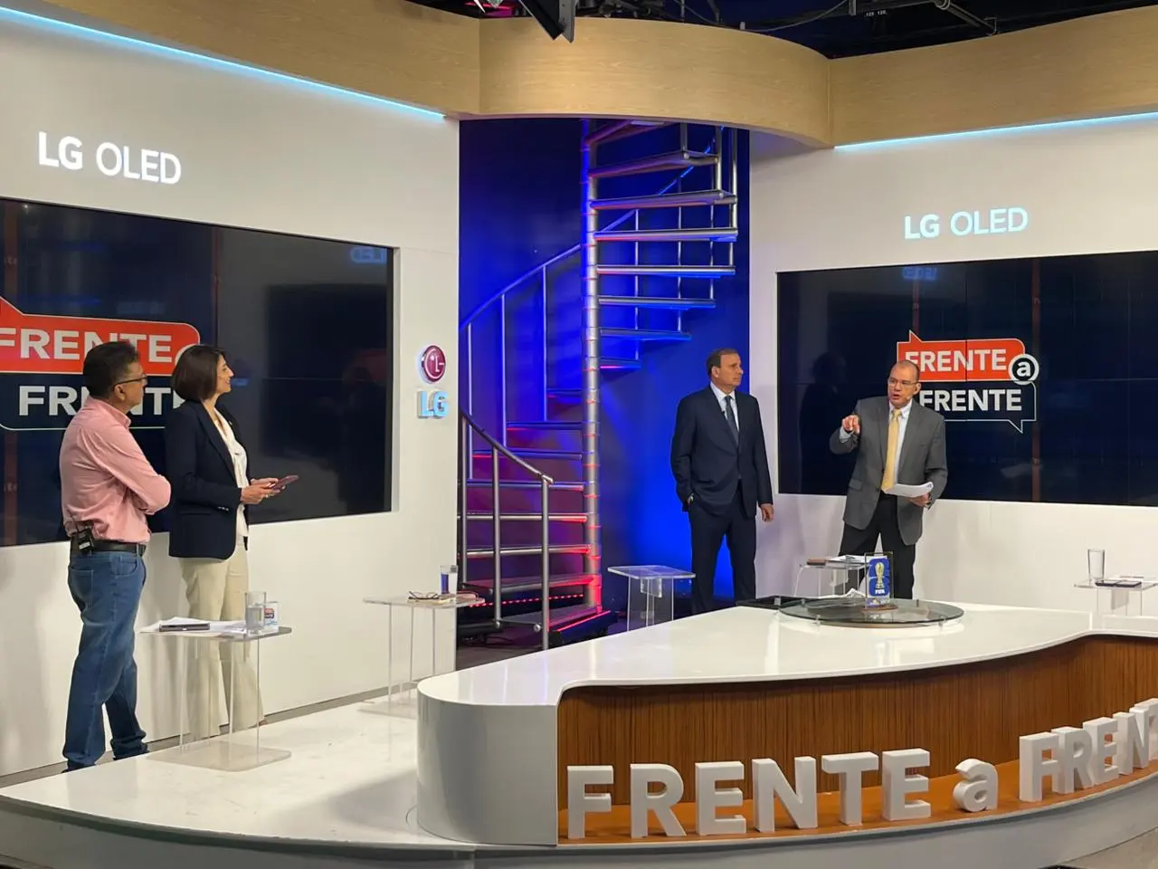 INVITADOS DE FRENTE A FRENTE