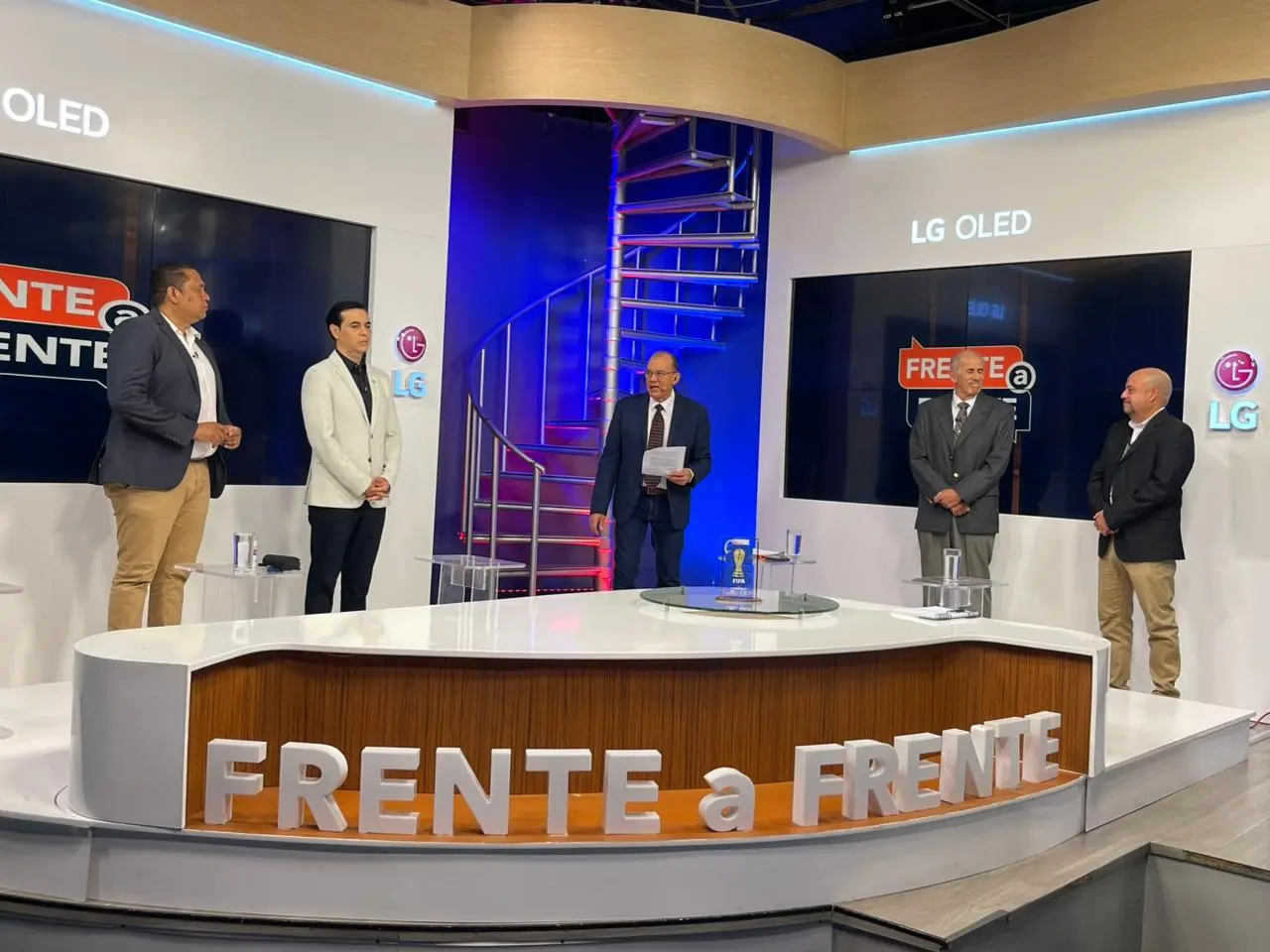 INVITADOS DE FRENTE A FRENTE