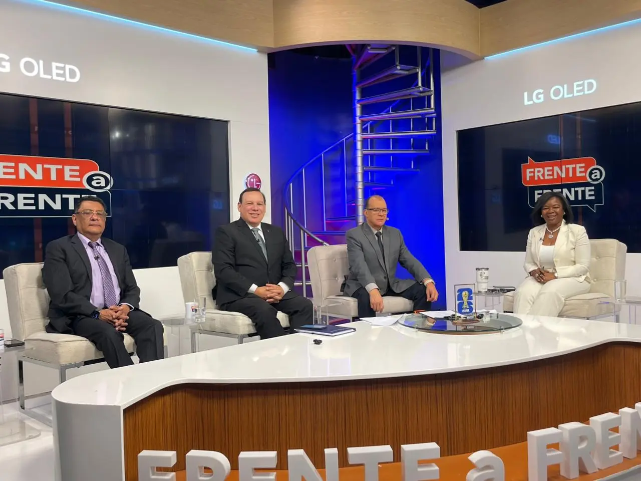 INVITADOS DE FRENTE A FRENTE