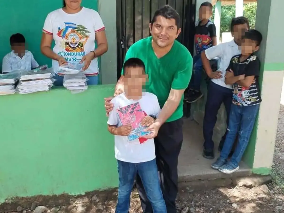 Maestro con un niño