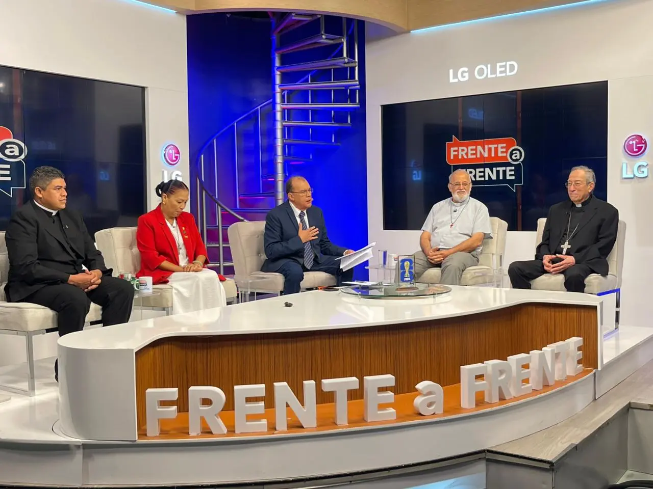 INVITADOS DE FRENTE A FRENTE