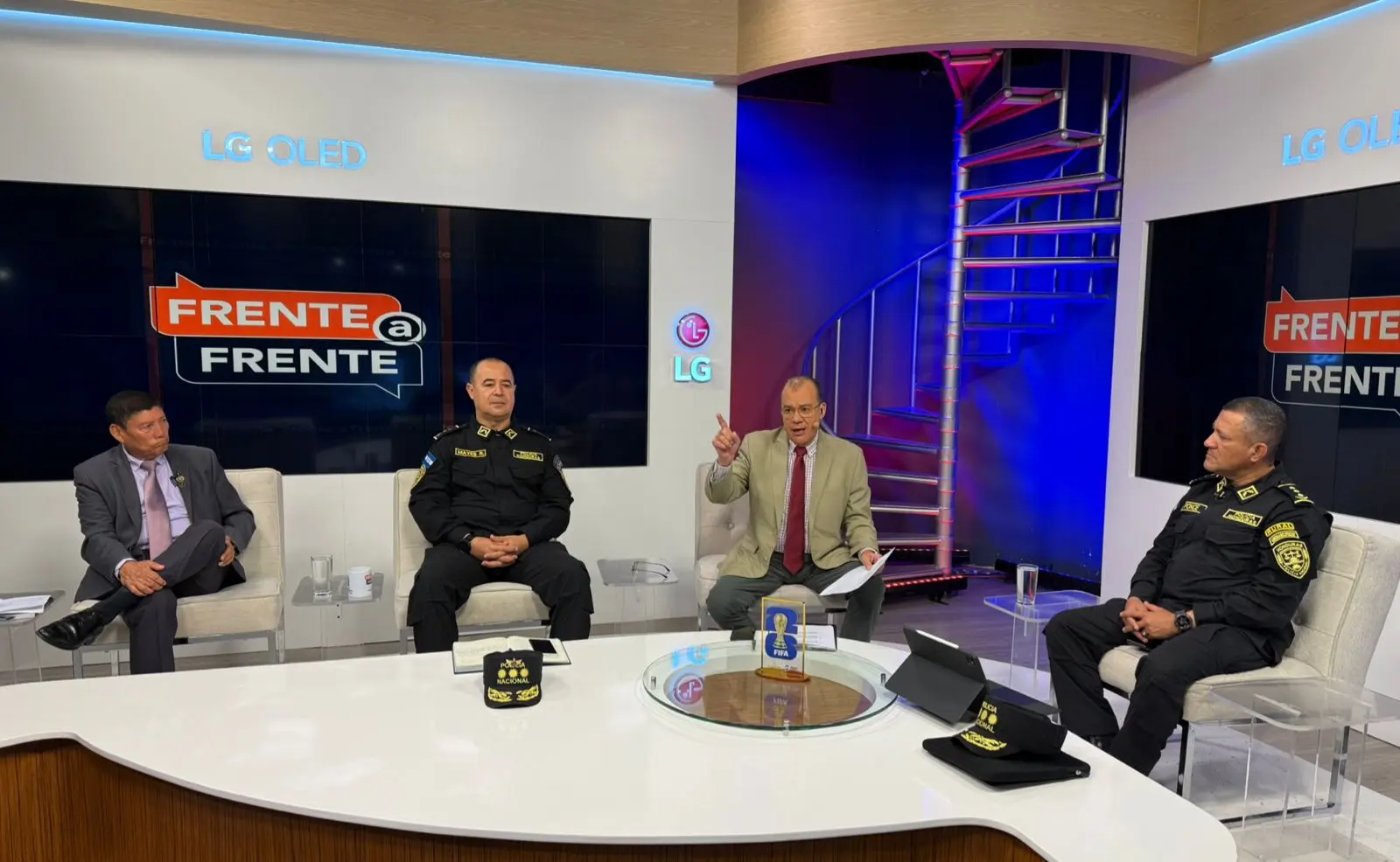 INVITADOS DE FRENTE A FRENTE