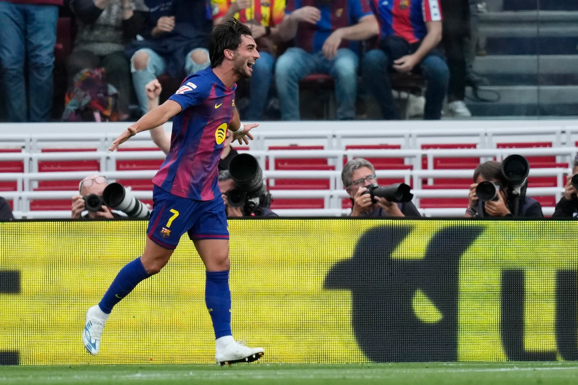 El vigente campeón de España dio un paso de gigante hacia la defensa de su corona gracias a un doblete del delantero español Ferran Torres. 