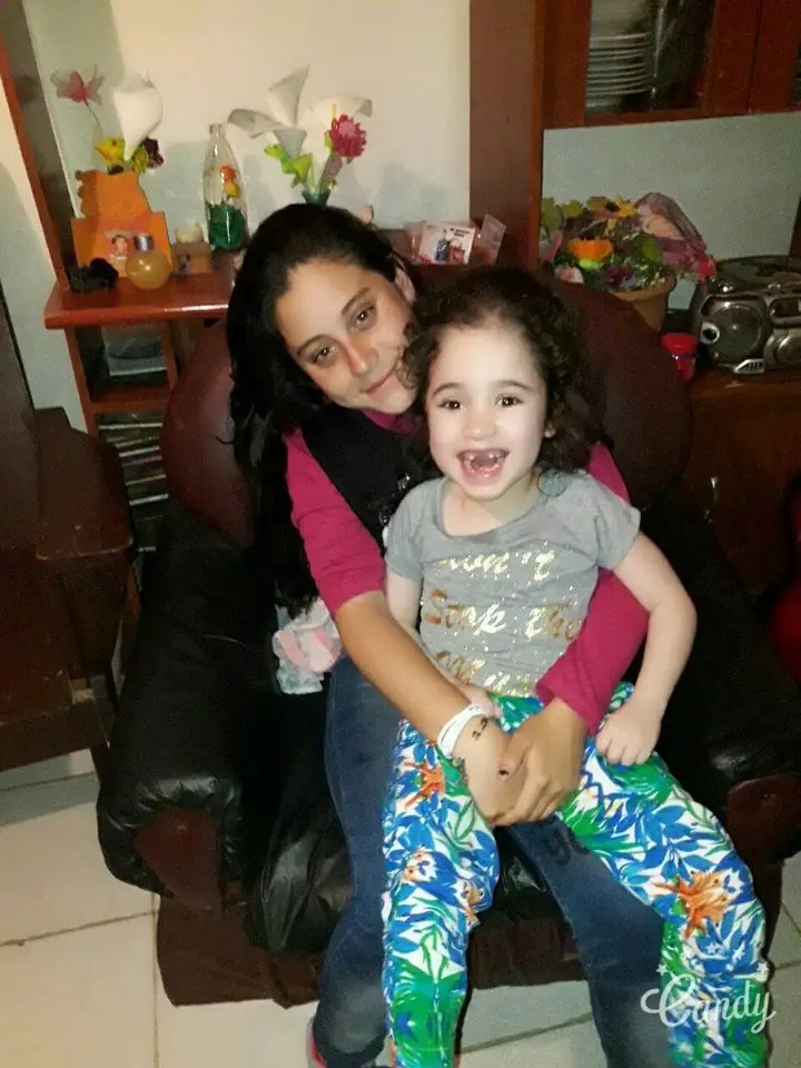 Fotografía de Luana Cabral junto a su hermana mayor Emilia Pucheta
