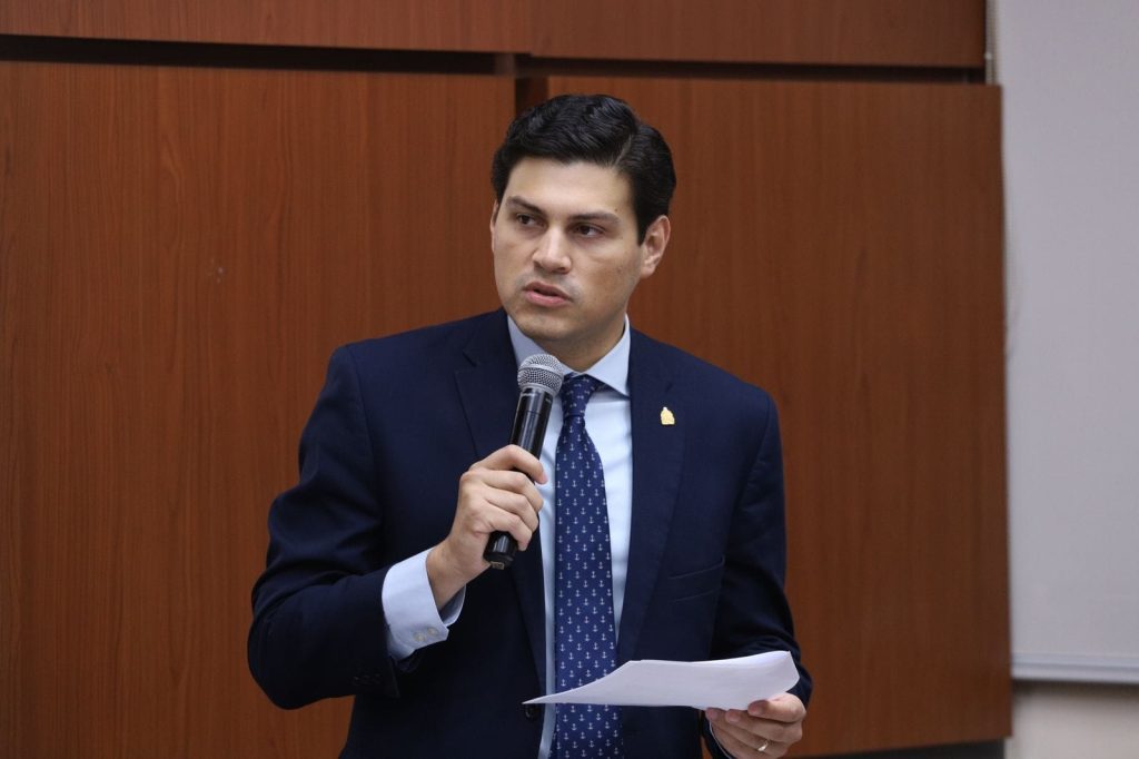 Marlon Ochoa, consejero suspendido del CNE. 