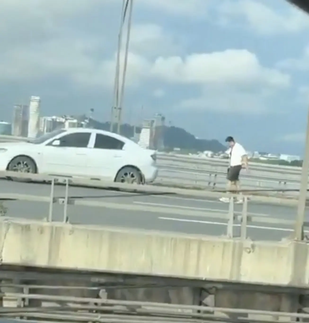 Momento después de que el sargento mata a su esposa en Ecuador 