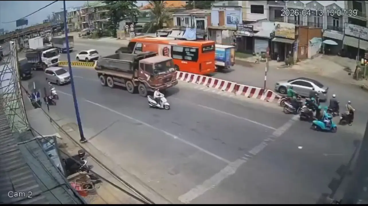 motociclista aplastado