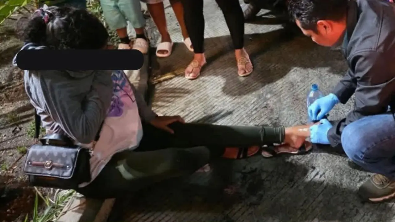 Los paramédicos acudieron a la escena para atender a los afectados, incluyendo a Yeimi Murillo.