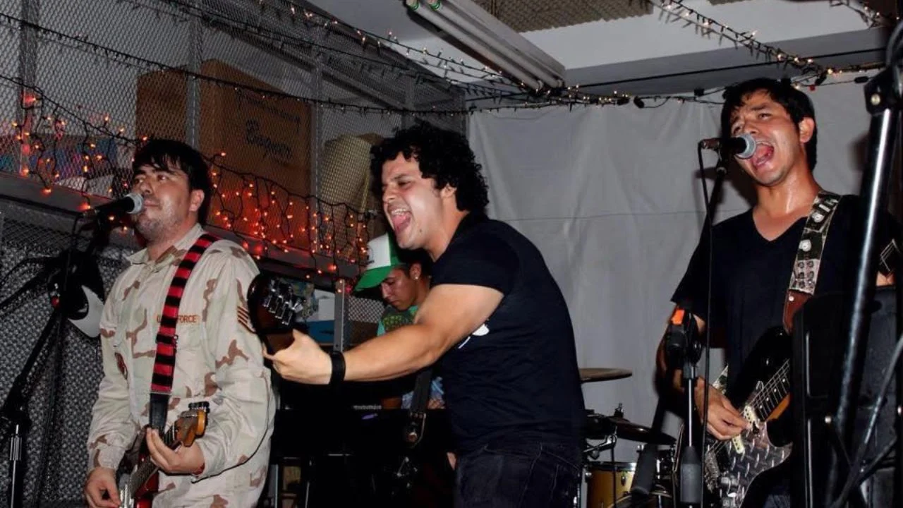 Oziel Salazar Marfileño en una banda de música.