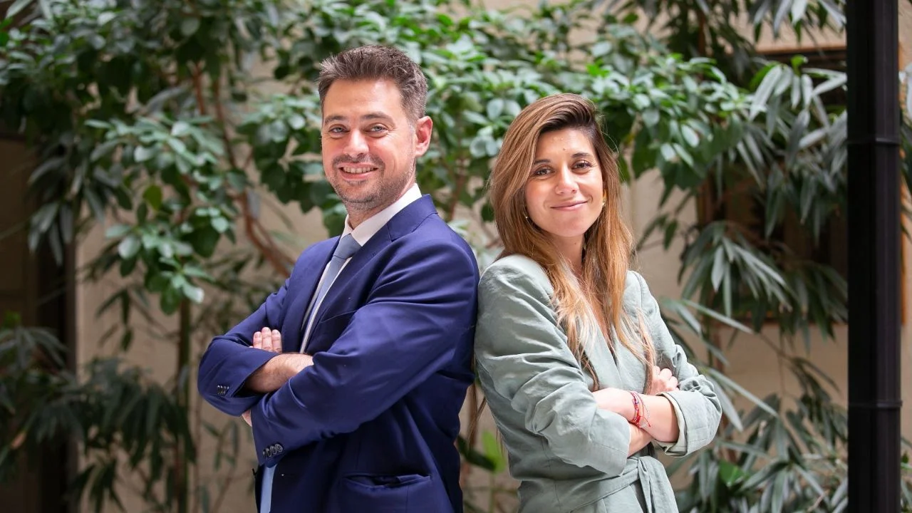 Daniella Cicardini y su pareja Daniel Manouchehr.