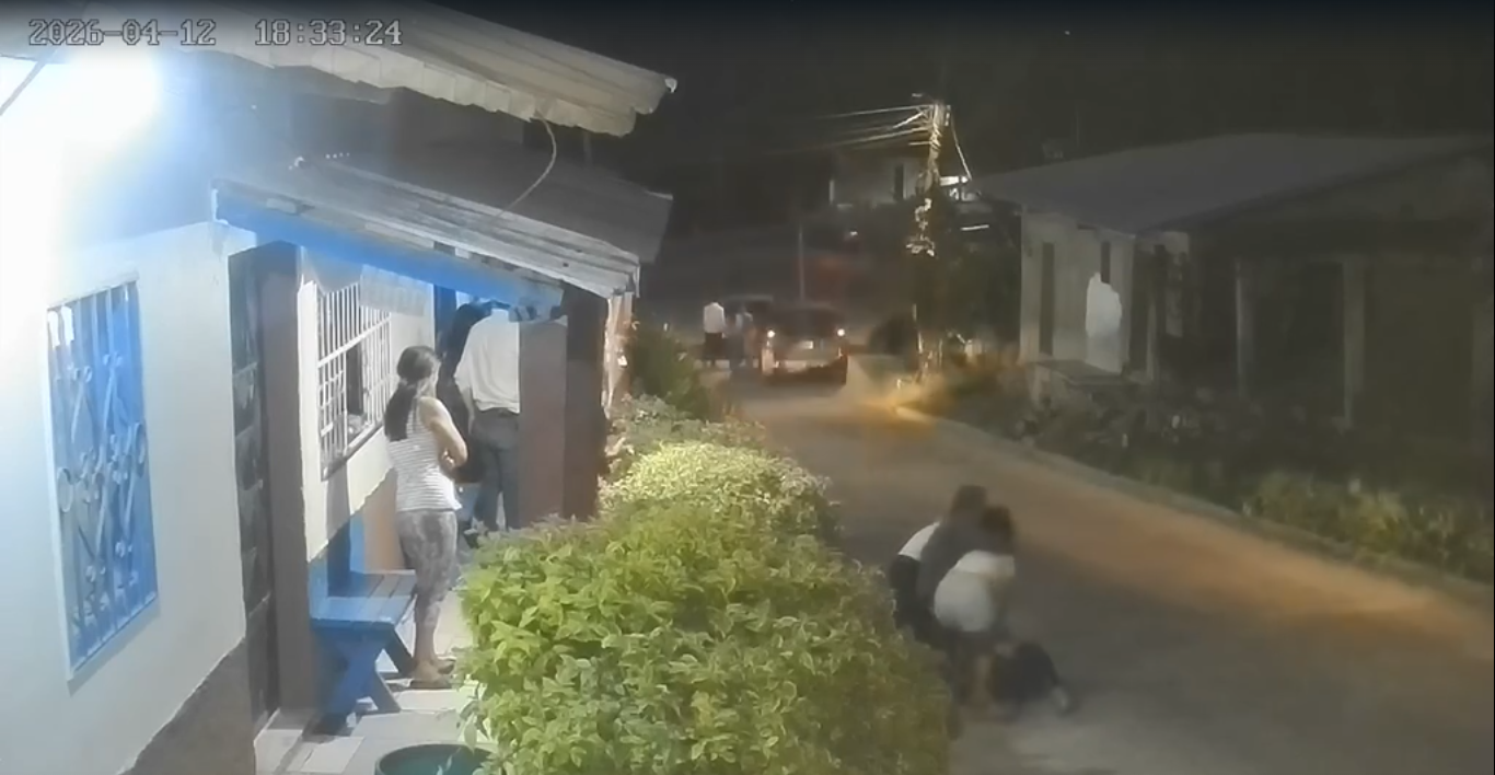 Foto de la pelea de hondureñas en Copán