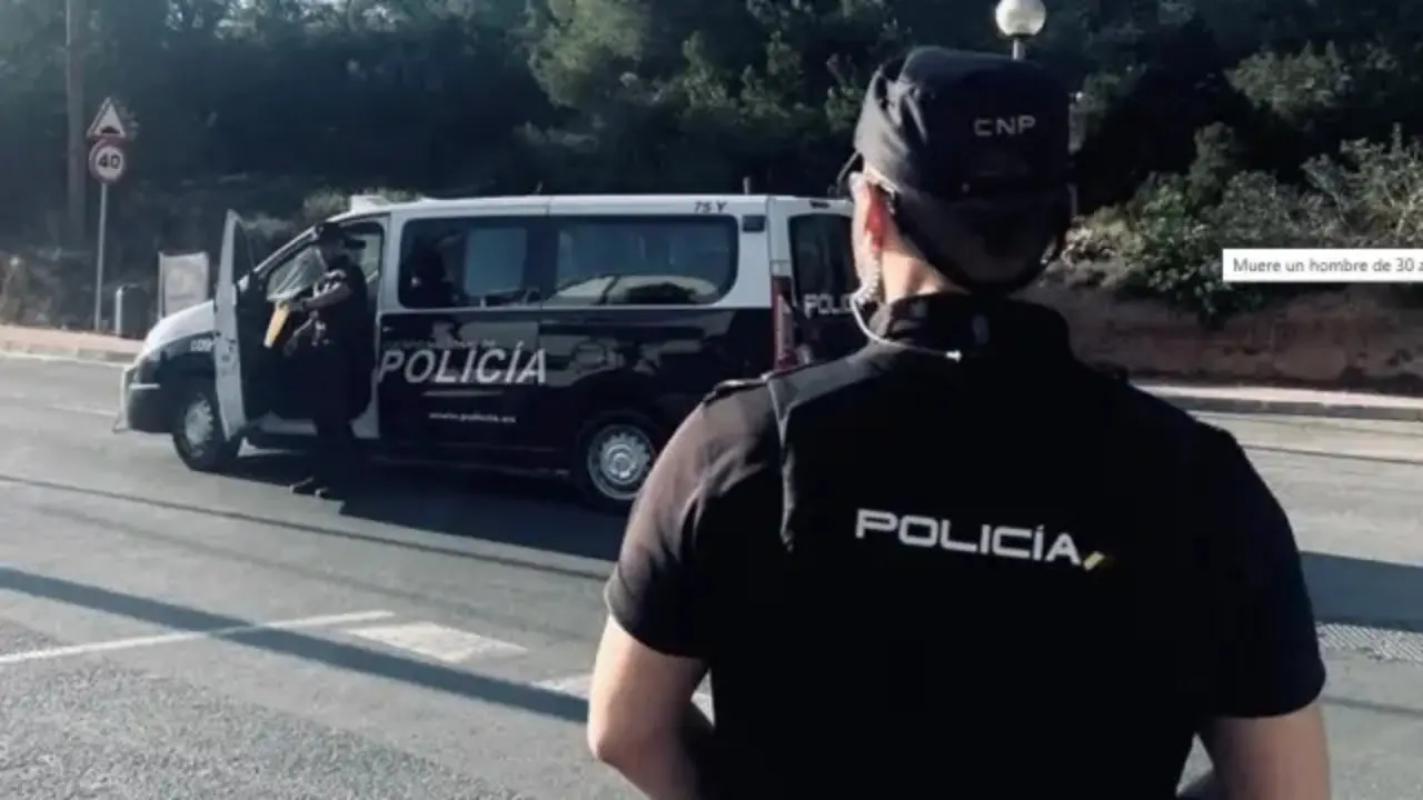 Las autoridades llegaron a la escena para llevar a cabo la investigación.