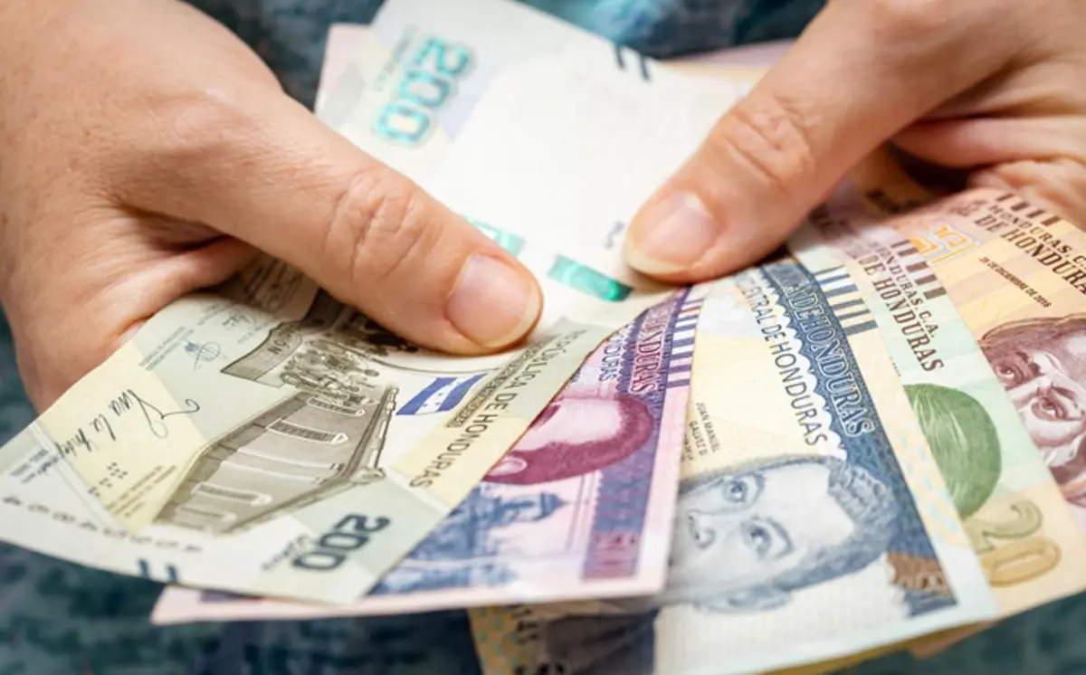 Imagen de dinero enfoque del presupuesto y preocupcion del Fiscal General 