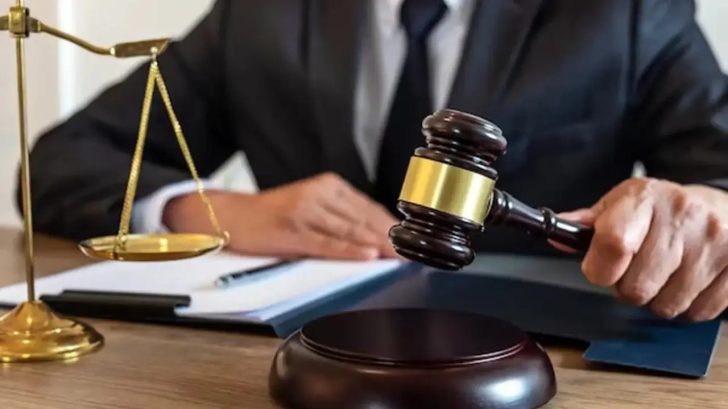 Imagen Principal de Nota: ¿Abogado o notario? La confusión que podría costarte tu residencia en EE.UU.