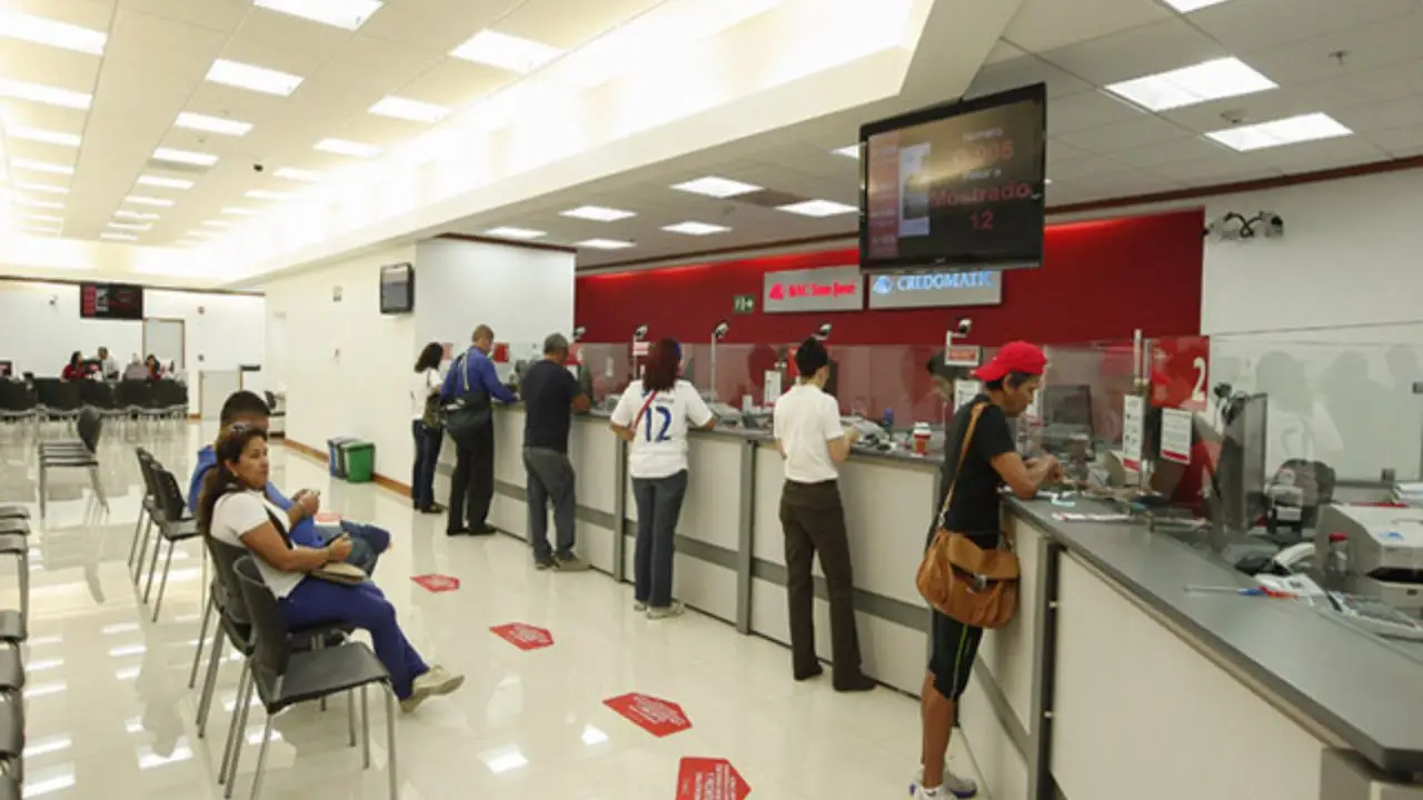 Imagen de ¿Abrirán los bancos este viernes en Honduras? Horarios por feriado del 1 de mayo