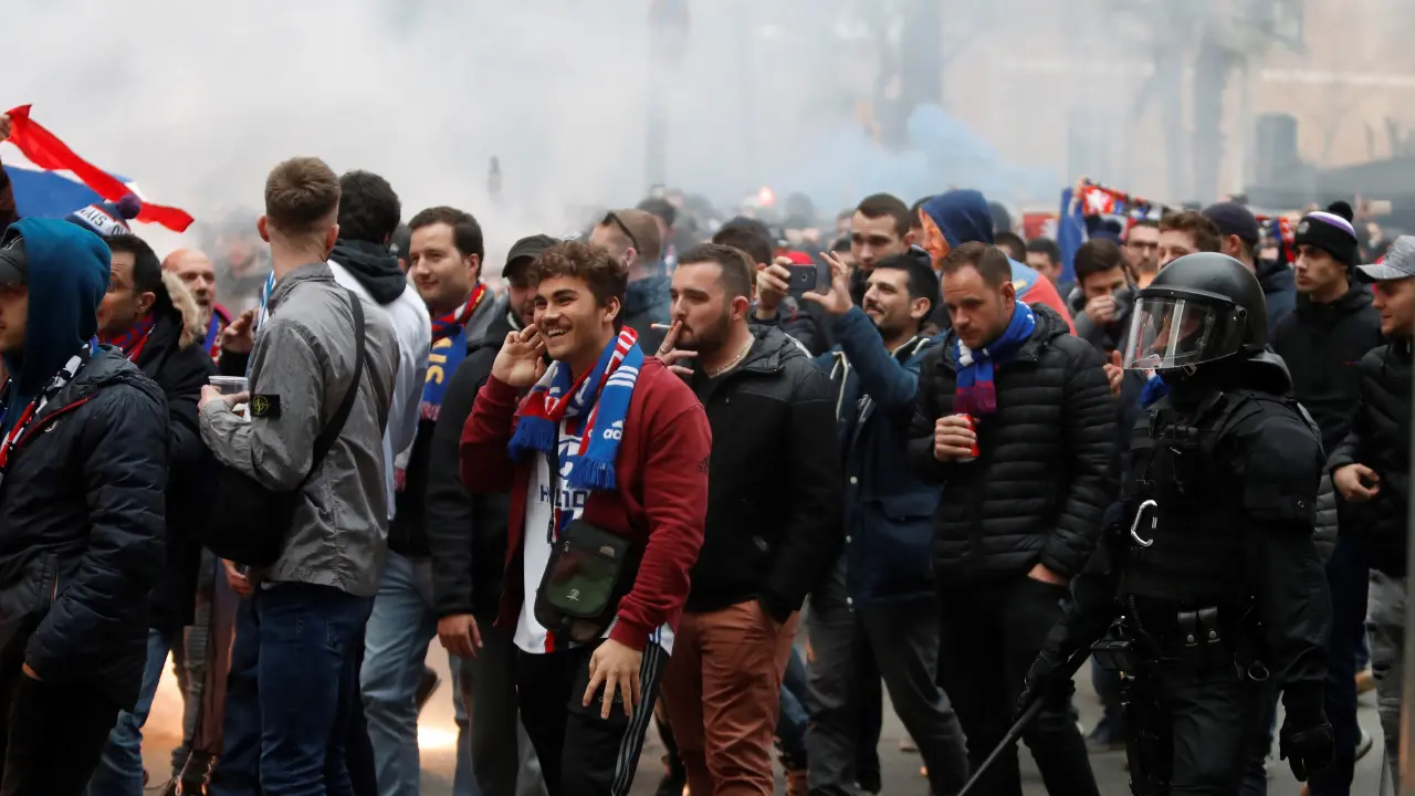 Imagen de Prohíben entrada de aficionados del Lyon al partido contra el PSG por violentos