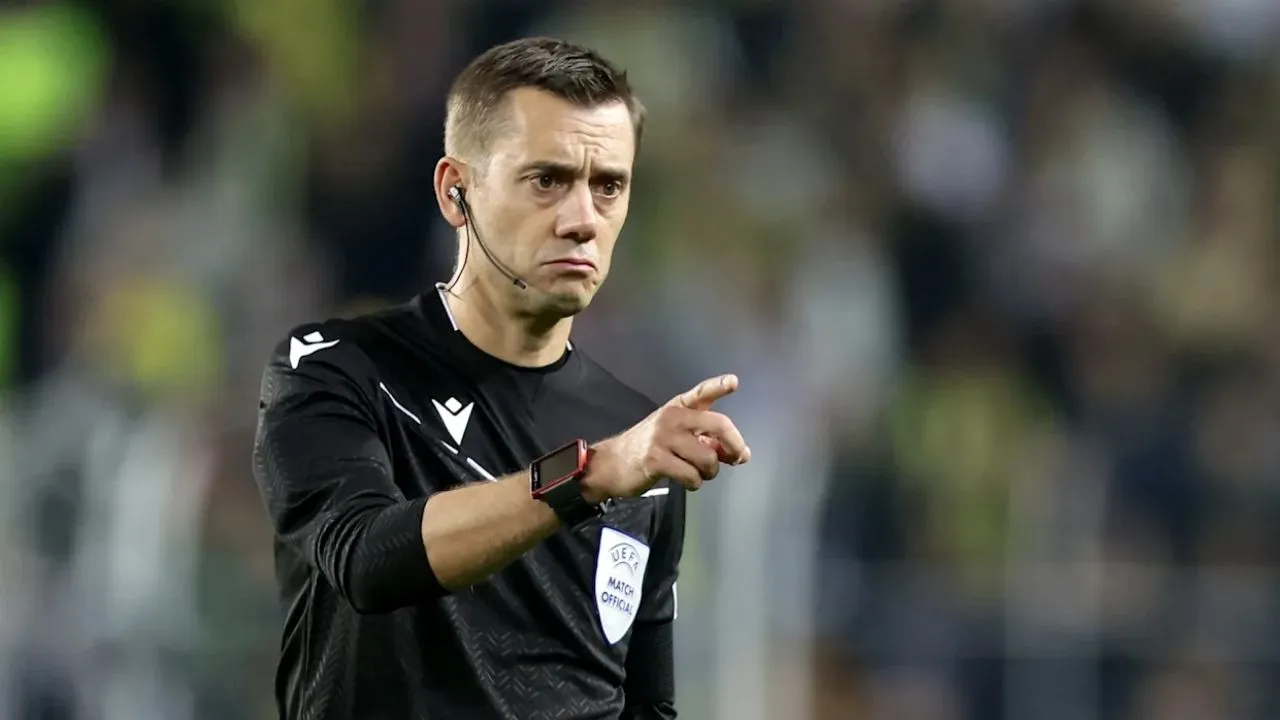 Turpin, árbitro del mal recuerdo culé, estará en duelo ante el Atlético Imagen de Turpin, árbitro del mal recuerdo culé, estará en duelo ante el Atlético