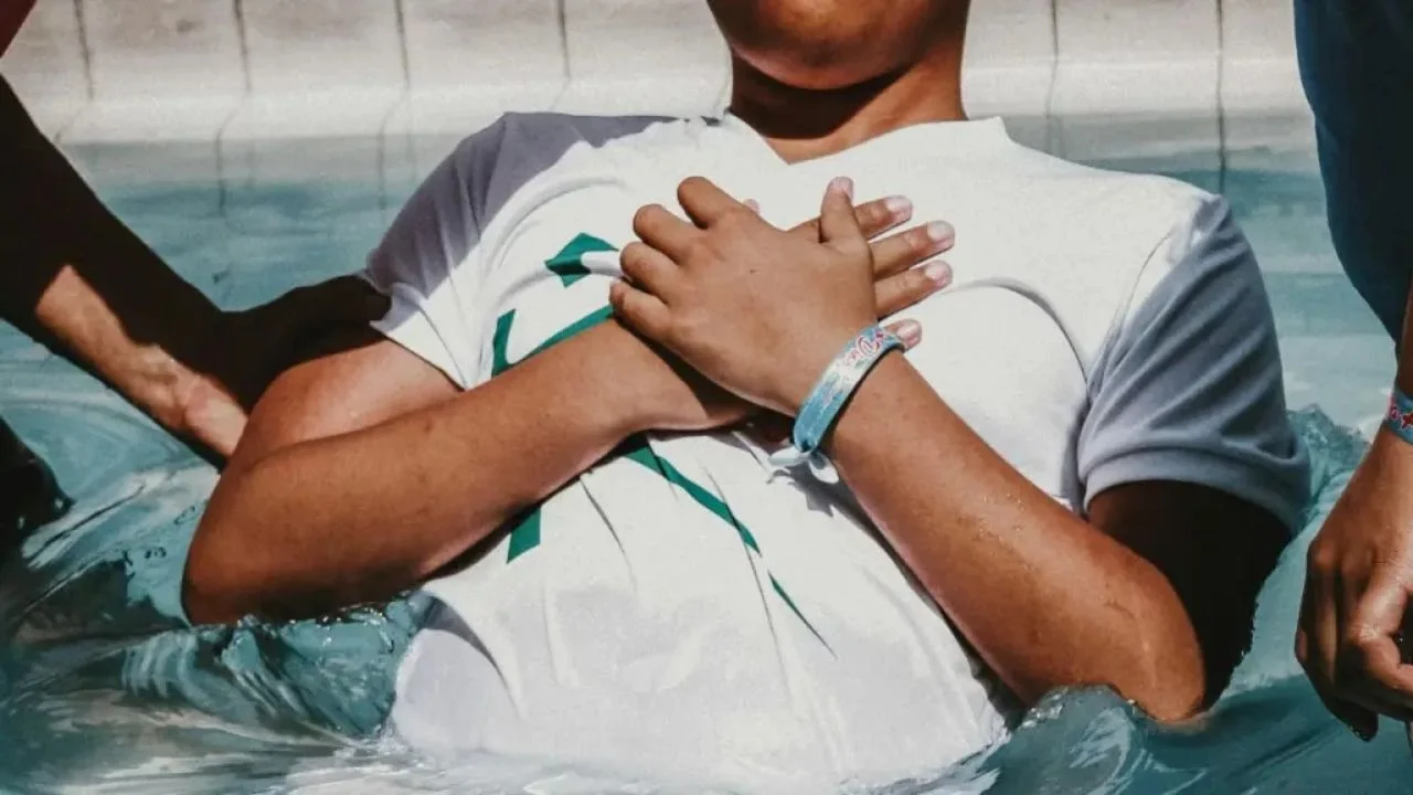 Tragedia en pleno bautismo: hombre muere y pastora termina acusada Imagen de Tragedia en pleno bautismo: hombre muere y pastora termina acusada