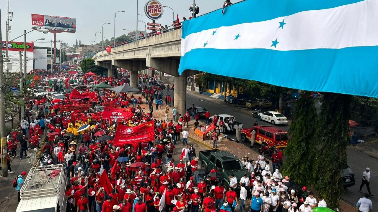 Imagen Principal de Nota: Clase trabajadora organizada se prepara para marchar este 1 de mayo en todo el país