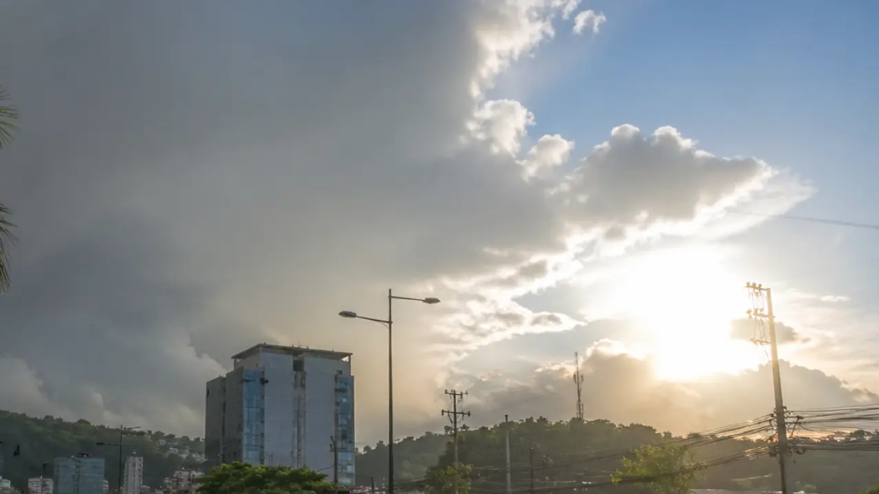 Imagen Principal de Nota: Clima para el fin de semana: lluvias intermitentes y un calor extremo en Honduras