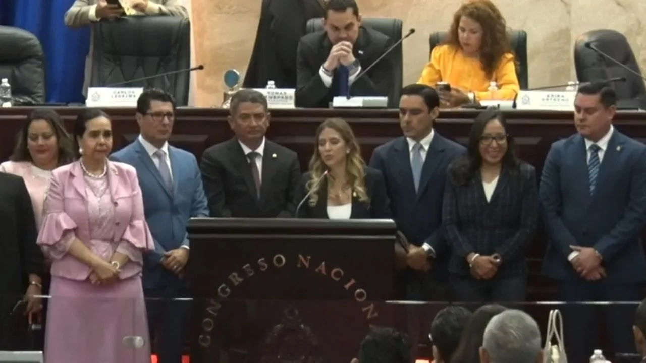 Imagen de Comisión presenta informe al CN y recomienda destitución de cuatro funcionarios