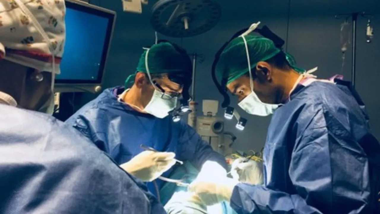 Imagen de Detienen a médico por extirpar órgano equivocado y causar muerte de paciente