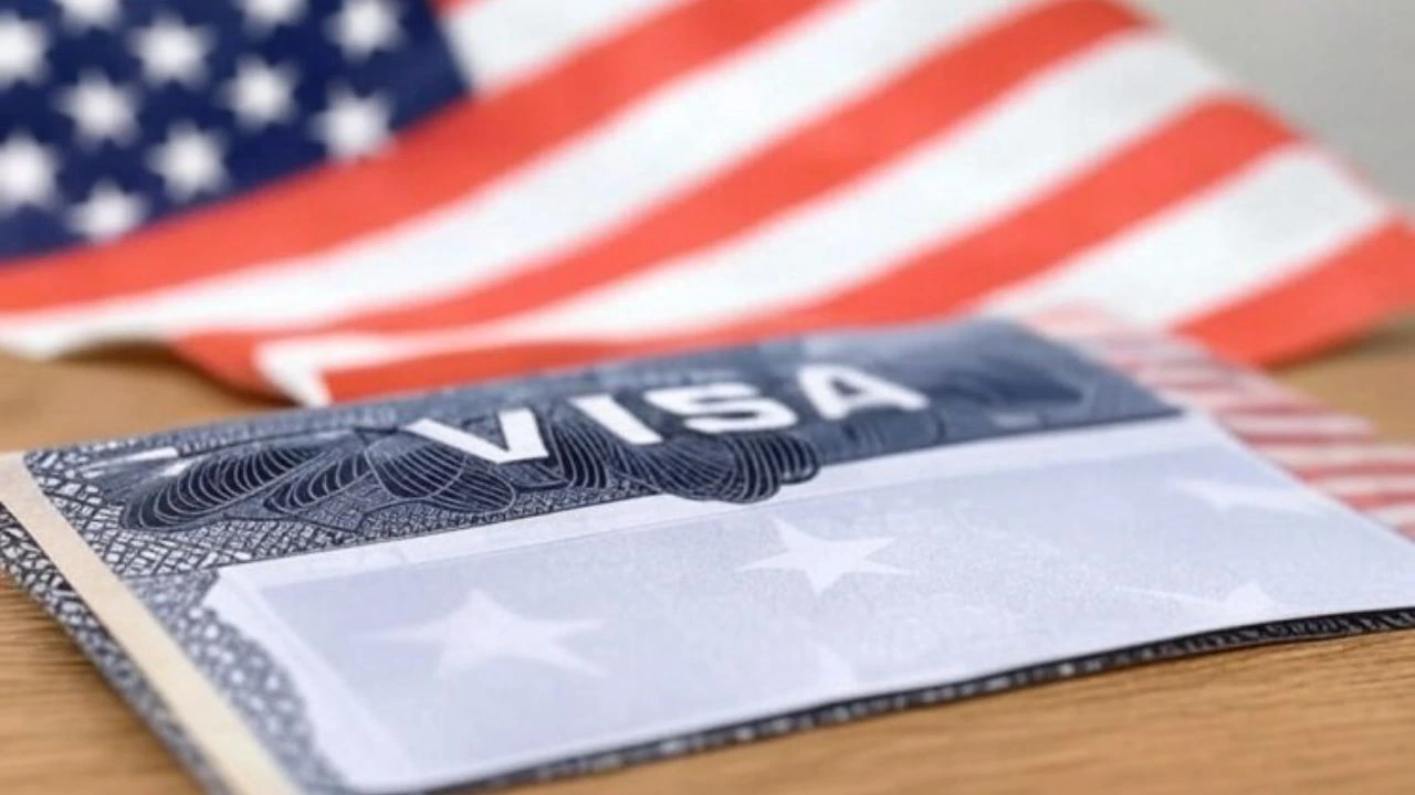 Imagen de EE.UU. endurece su política de visas: ¿A quiénes afecta la nueva medida en 2026?