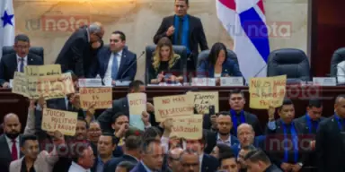 Imagen de Entre insurrección de Libre, CN lee informe de juicio político contra Morazán y Ochoa