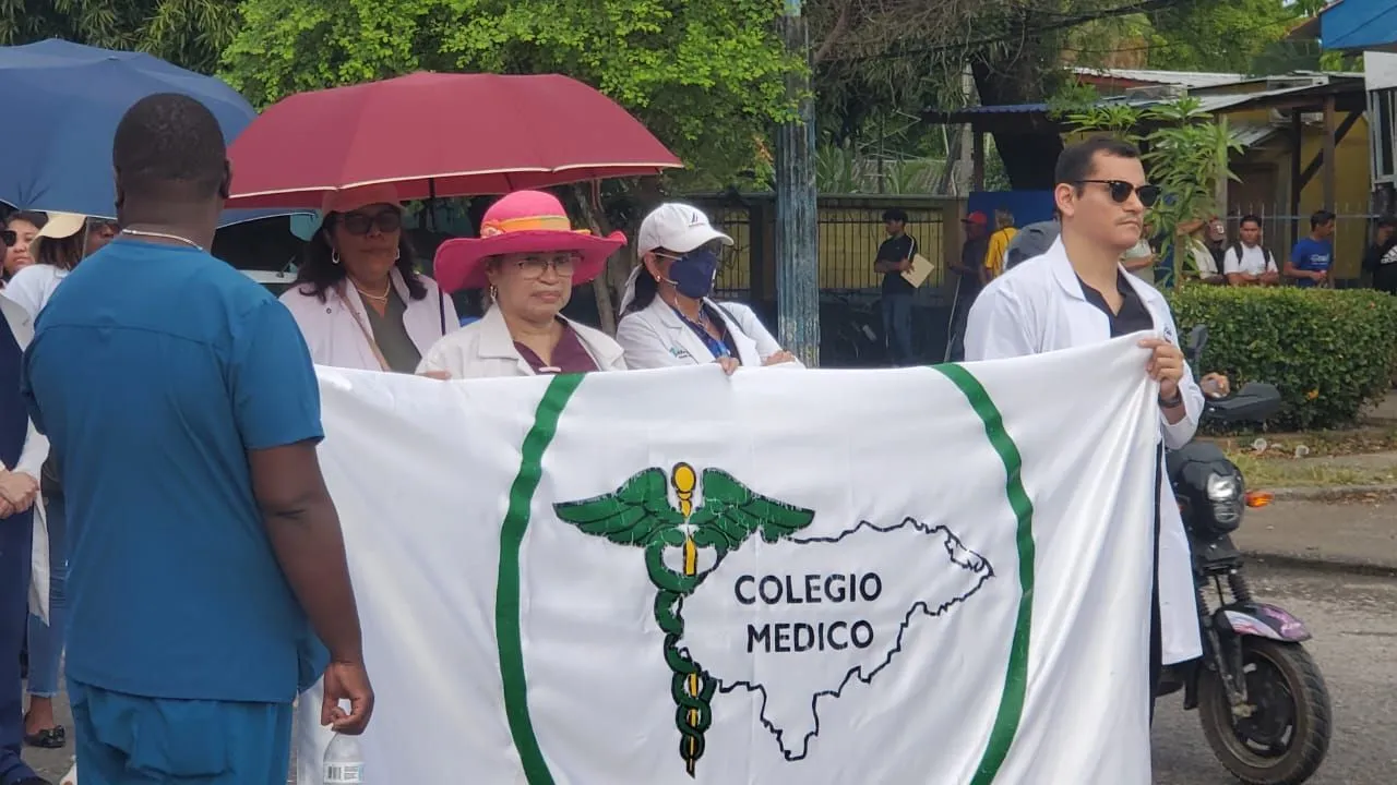 Imagen Principal de Nota: Gobierno y CMH llegan a acuerdos: más de 400 médicos seguirán en sus puestos