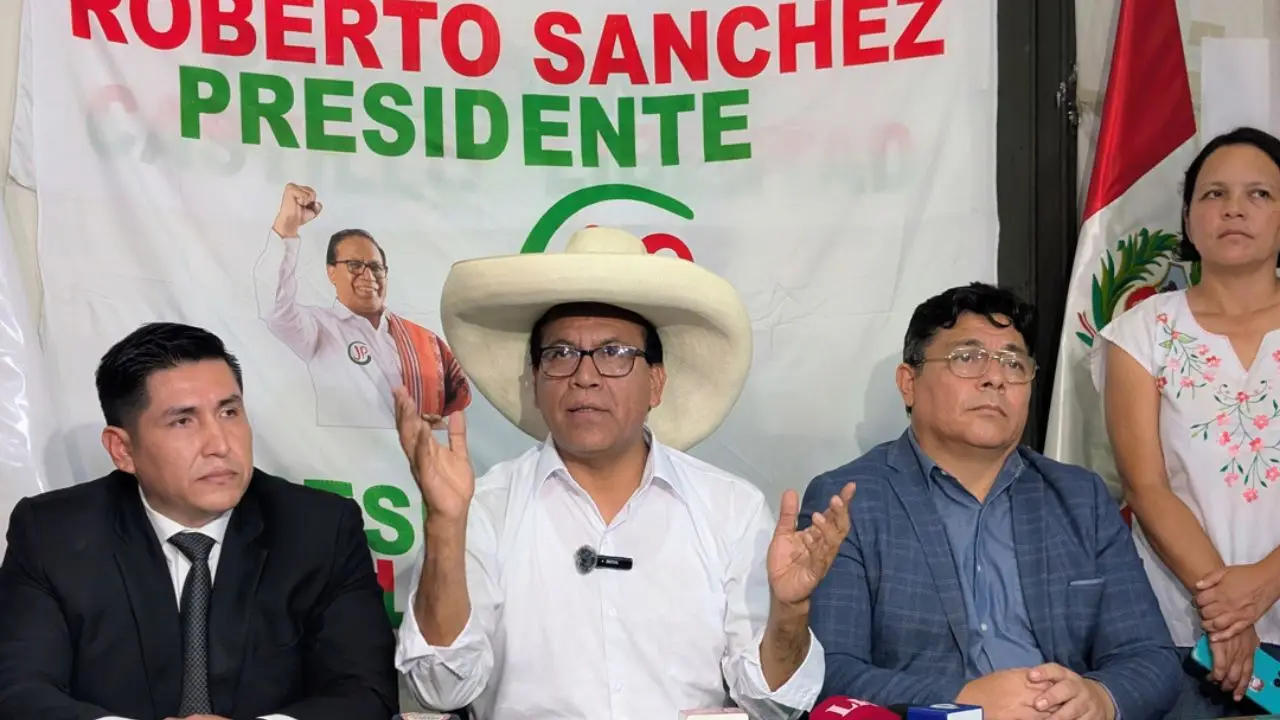 El izquierdista Sánchez supera al ultraderechista Aliaga en escrutinio de Perú Imagen de El izquierdista Sánchez supera al ultraderechista Aliaga en escrutinio de Perú